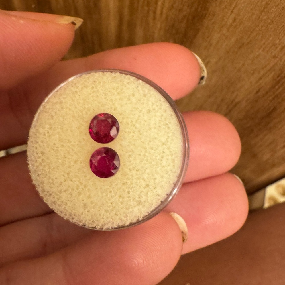 1.53ct genuine clean rubies pair in gem
Jar - Picture 4 of 13